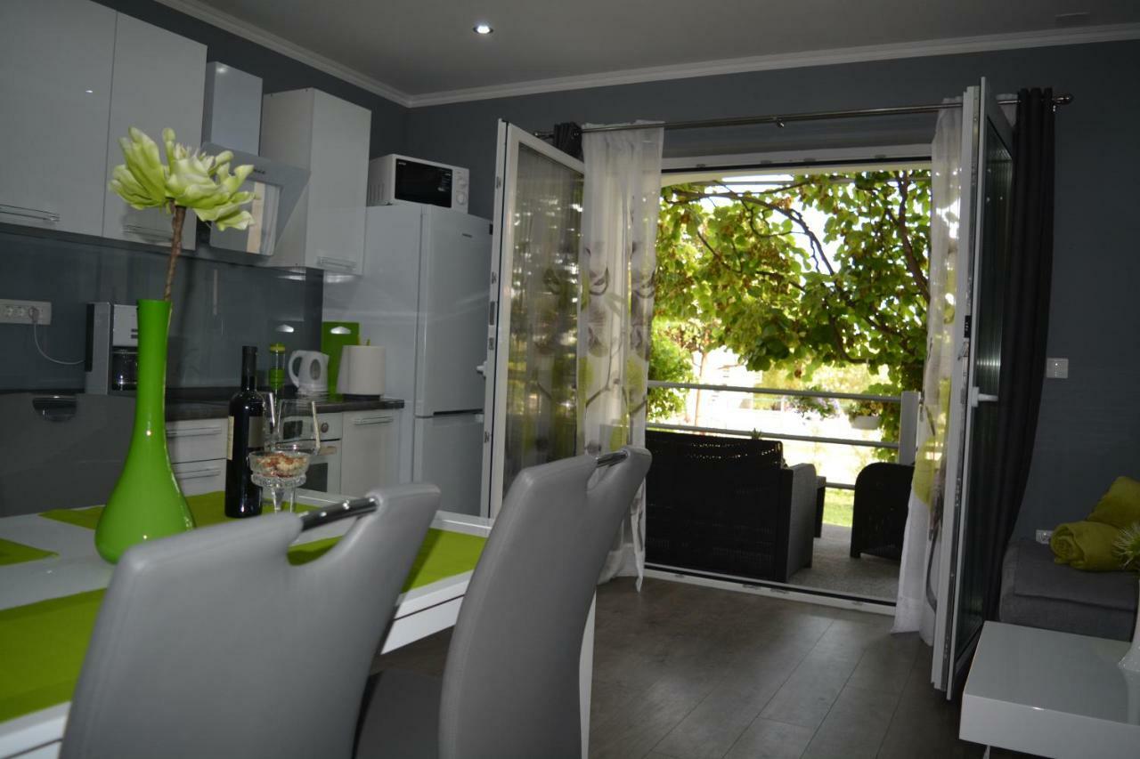 Apartment D & N Каштела Екстер'єр фото